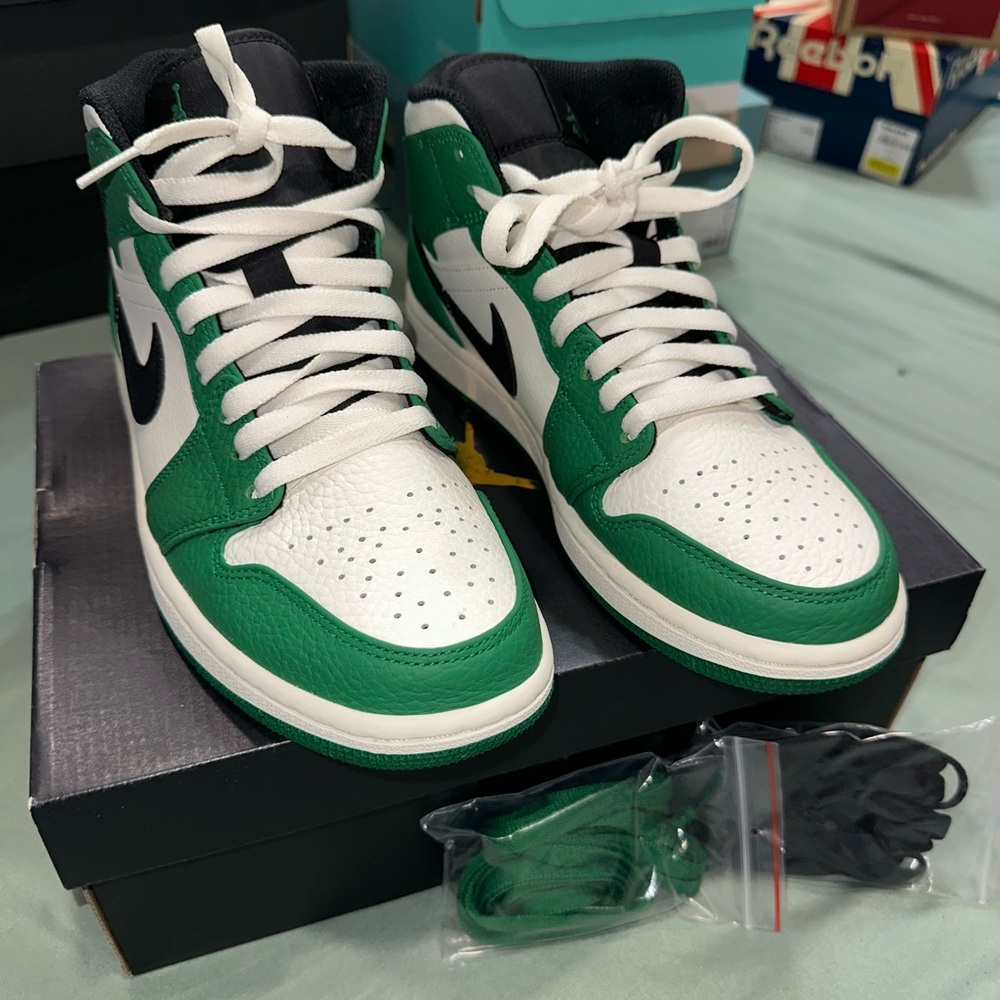 Nike Men's Green and White Sneakers